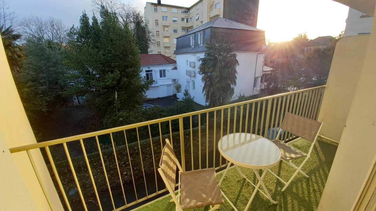 Au Petit Repere Palois -Studio - Centre Ville-Balcon-Wifi Fibre ポー エクステリア 写真