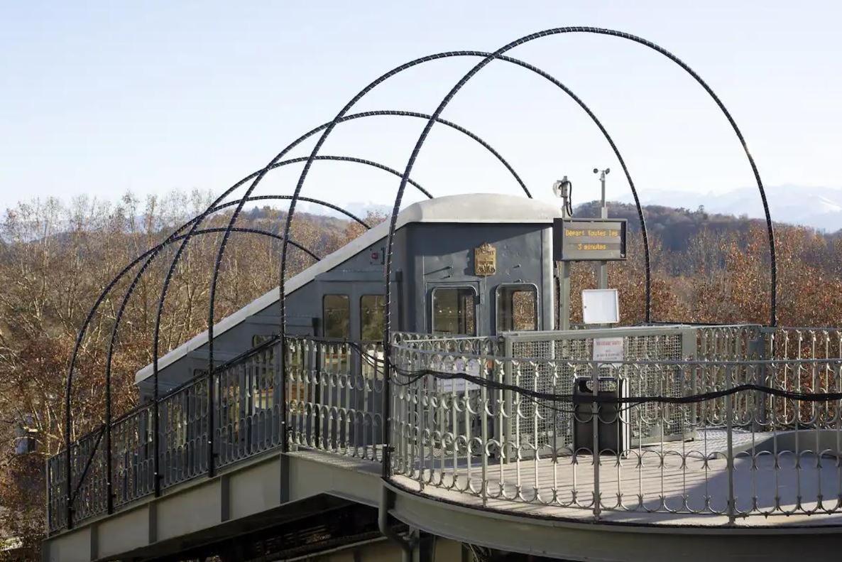 Au Petit Repere Palois -Studio - Centre Ville-Balcon-Wifi Fibre ポー エクステリア 写真