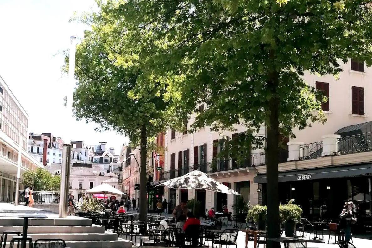 Au Petit Repere Palois -Studio - Centre Ville-Balcon-Wifi Fibre ポー エクステリア 写真